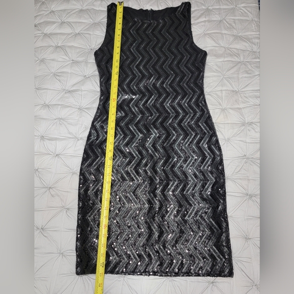 🤩Host Pick💕Alice +Olivia Black Sequin Chevron Dress w/Back Detail Women's Sz 8 - Picture 10 of 14